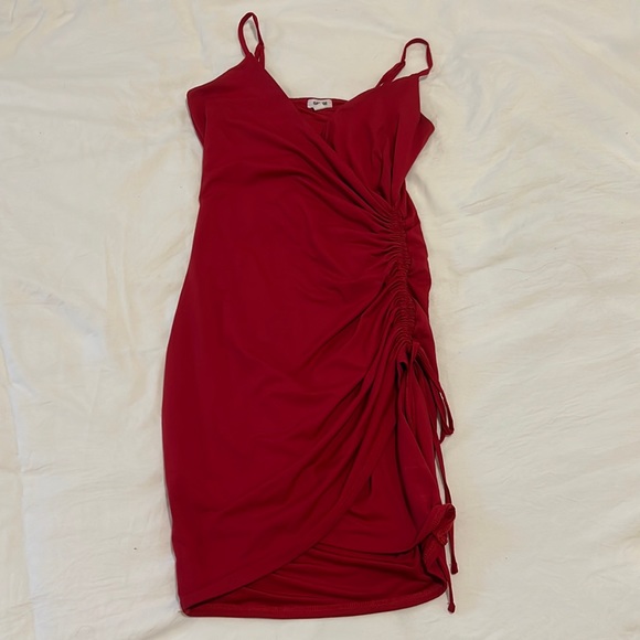 RED BODY CON DRESS - Picture 1 of 3